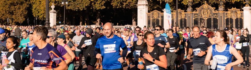 Large group of runners running at the Royal Parks Half Marathon